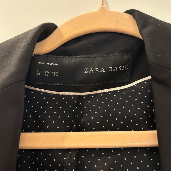 Zara Black Blazer - Picture 3 of 3